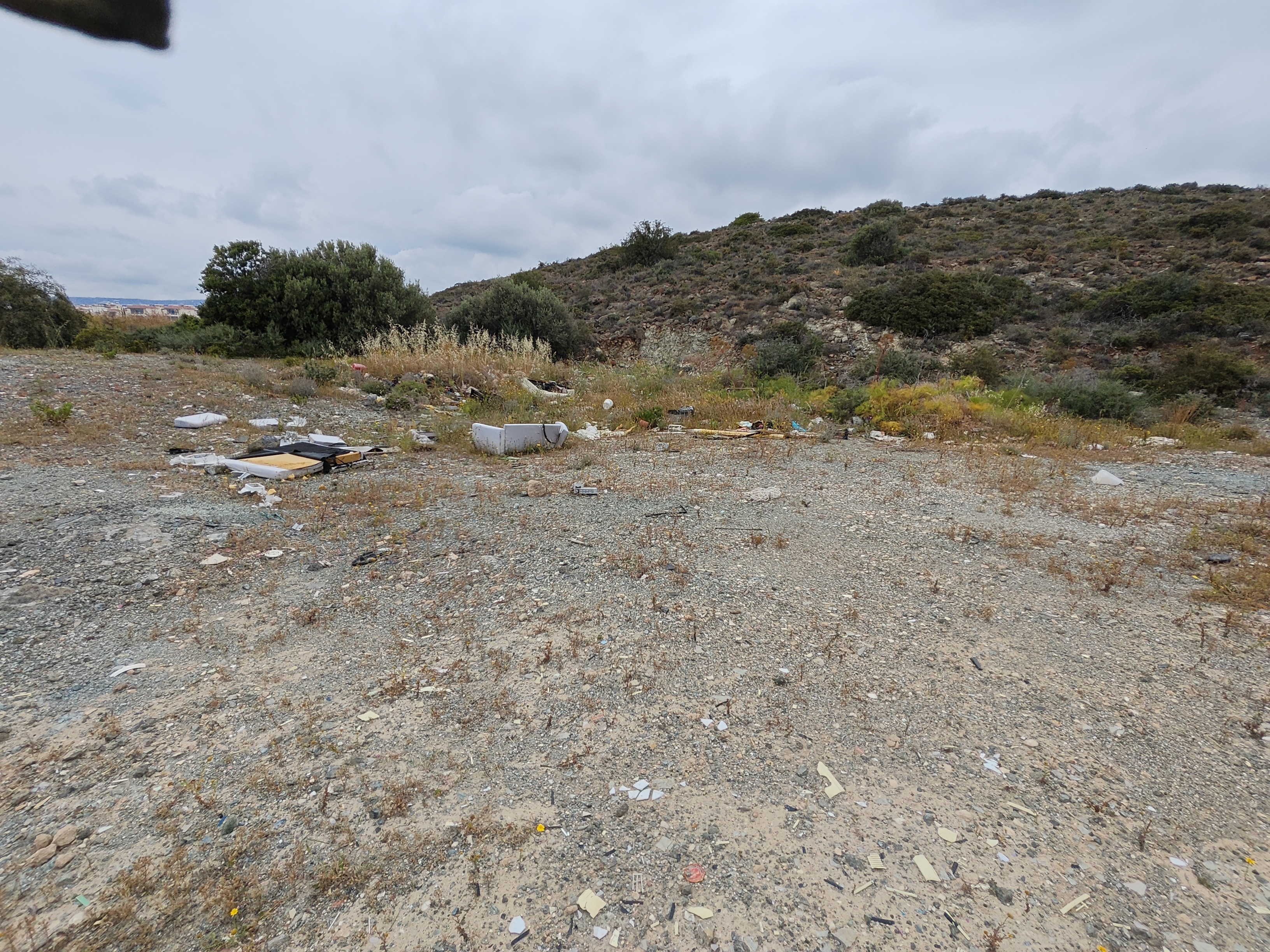 Rubbish at the riding spot before cleanup