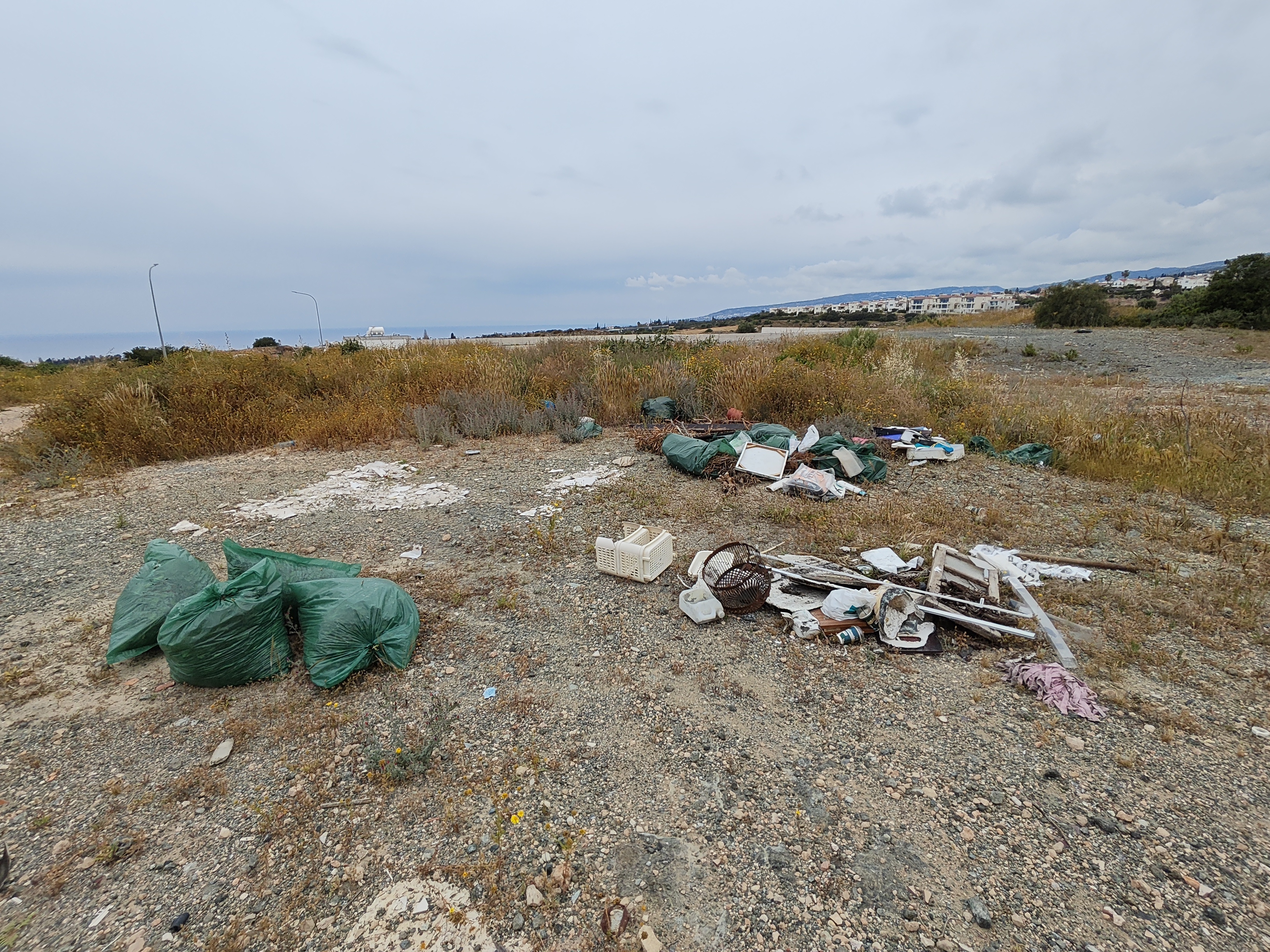 Rubbish at the riding spot before cleanup